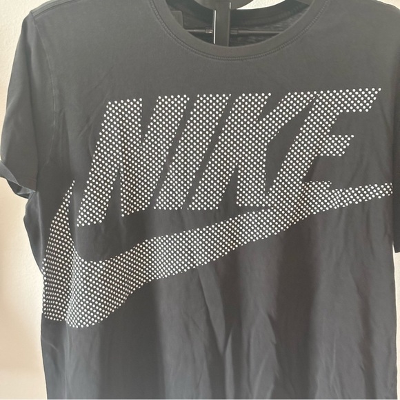 Unisex Nike Black Graphic Logo Tee Shirt – Size Medium - Picture 2 of 4